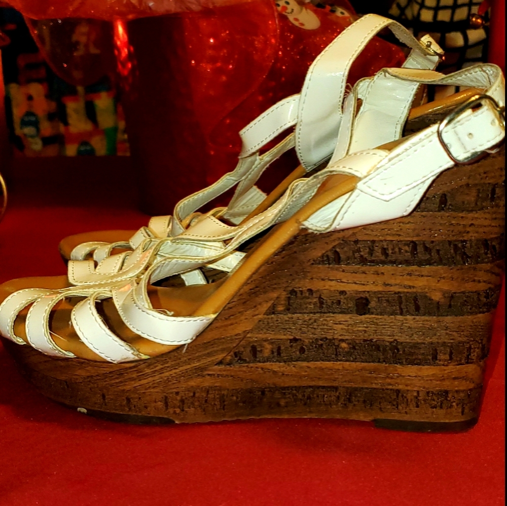 Athena Alexander White Wedges Sz.5